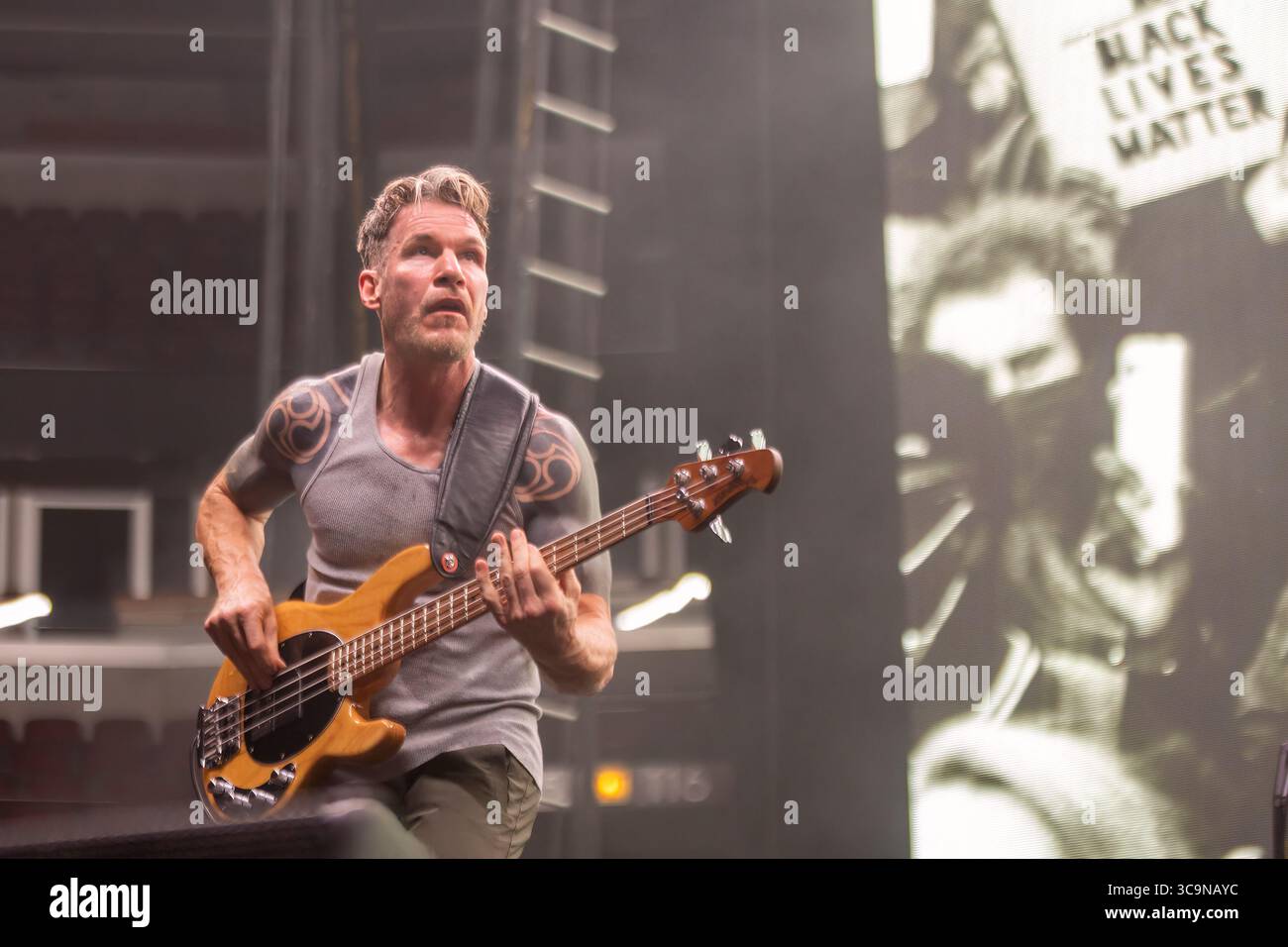 11 juillet 2022, Chicago, Illinois, États-Unis : TIM COMMERFORD de Rage Against the machine lors de la tournée d'annonce de service public au United Center à Chicago, Illinois (image crédit : © Daniel DeSlover/ZUMA Press Wire) Banque D'Images 11 juillet 2022, Chicago, Illinois, États-Unis : TIM COMMERFORD de Rage Against the machine lors de la tournée d'annonce de service public au United Center à Chicago, Illinois (image crédit : © Daniel DeSlover/ZUMA Press Wire) Banque D'Images