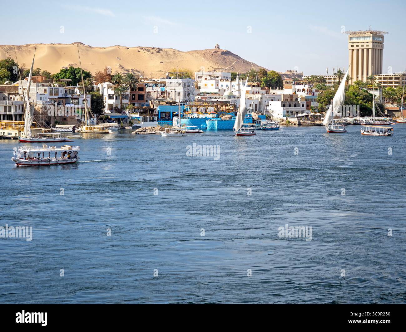 Bateaux sur le Nil à Assouan Banque D'Images