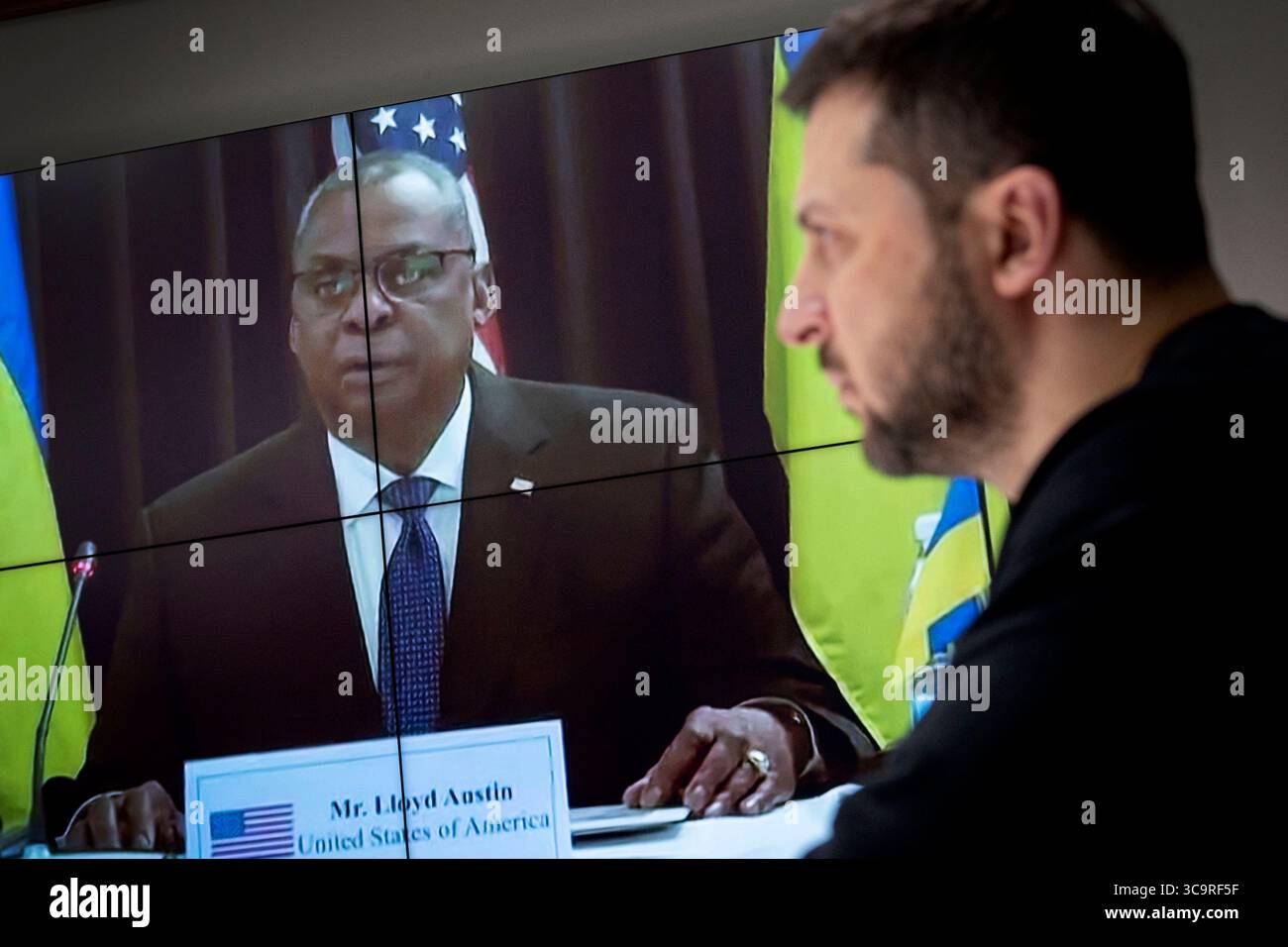 20 janvier 2023, Kiev, Ukraine : le président ukrainien Volodymyr Zelenskyy, prend part à une réunion vidéo à distance du groupe de contact pour la Défense de l'Ukraine format Ramstein depuis le Palais Mariinskyi, le 20 janvier 2023 à Kiev, Ukraine. (Crédit image : © Ukraine President/Planet Pix via ZUMA Press Wire) Banque D'Images