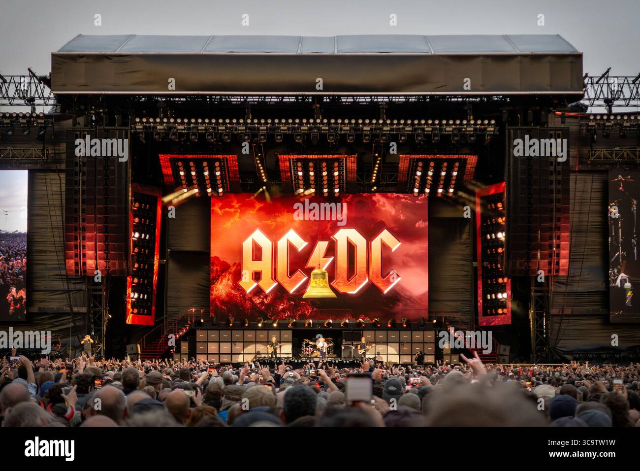 Oslo, Norvège. 05 août 2025. Le groupe de rock australien AC/DC donne un concert au Bjerke Travbane à Oslo dans le cadre du Power Up Tour. Crédit : Gonzales photo/Alamy Live News Banque D'Images