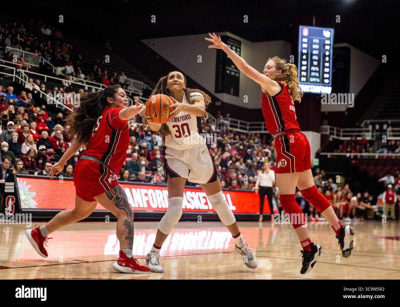 20 janvier 2023 Palo Alto CA, États-Unis la garde de Stanford Haley Jones (30) va au panier lors du match de basket féminin de la NCAA entre les Utah Utes et le Cardinal de Stanford. Stanford Beat Utah 74-62 au Maples Pavilion Palo Alto, CA Thurman James /CSM (crédit image : © Thurman James/CSM via ZUMA Press Wire) Banque D'Images