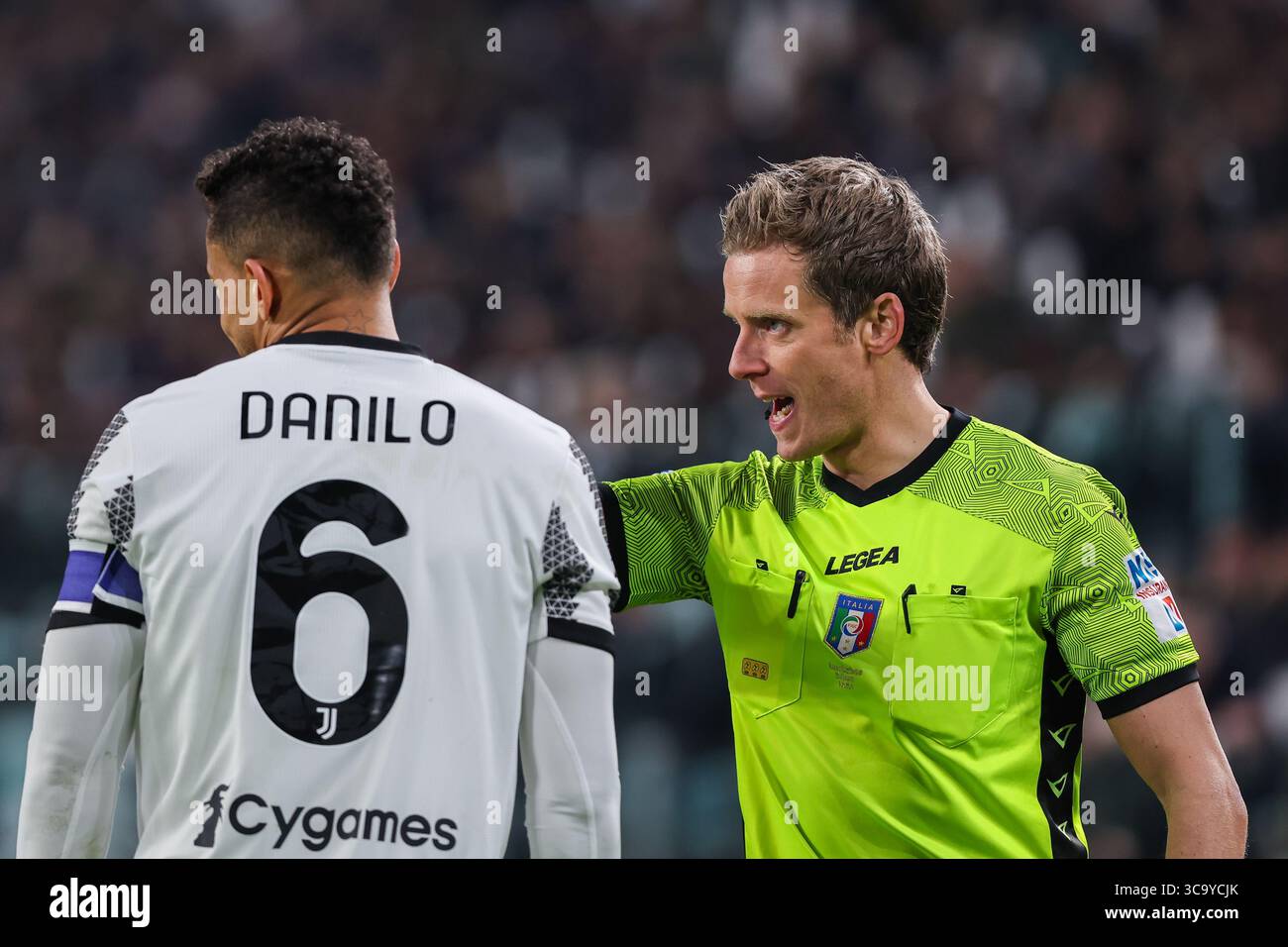 28 février 2023, Turin, Italie : L'arbitre Daniele Chiffi a vu lors de la Serie A 2022/23 un match de football entre la Juventus FC et le Torino FC au stade Allianz. (Crédit image : © Fabrizio Carabelli/SOPA images via ZUMA Press Wire) Banque D'Images