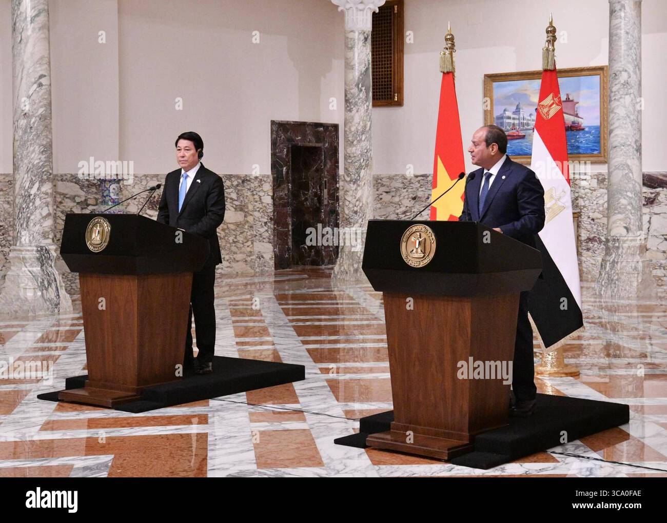 Le président égyptien, Abdel Fattah el-Sisi, reçoit le président de la République socialiste du Vietnam Luong Quong le président égyptien, Abdel Fattah el-Sisi, reçoit le président de la République socialiste du Vietnam Luong Quong au Palais Al-Ittihadiya au Caire, Egypte, le 5 août 2025. Photo du Président égyptien apaimages le Caire Egypte 050825_Egypt_EPO_0015 Copyright : xapaimagesxEgyptianxPresidentxOfficexxapaimagesx Banque D'Images
