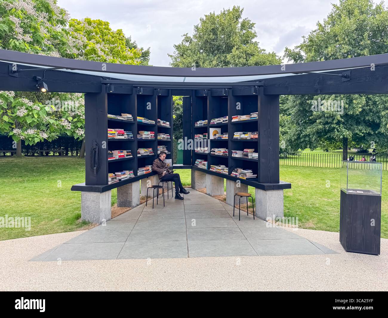 Archipelagic Void 23rd Serpentine Pavilion - 2024 par Minsuk Cho, études de masse - Image de stock capturée avec un smartphone