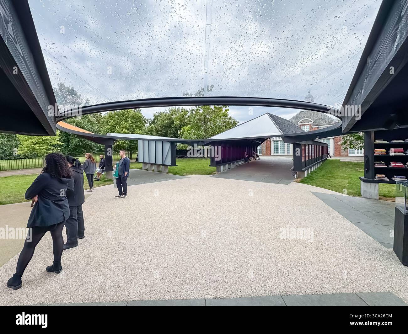 Archipelagic Void 23rd Serpentine Pavilion - 2024 par Minsuk Cho, études de masse - Image de stock capturée avec un smartphone