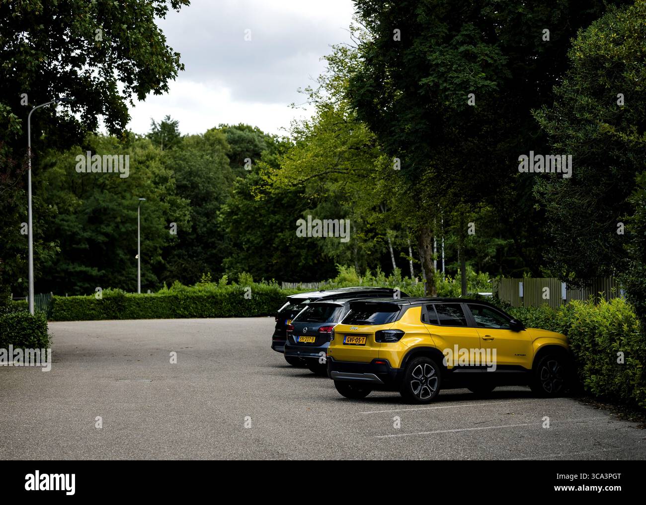 LEUSDEN - Un parking calme dans un établissement de restauration à côté de la réserve naturelle de Den Treek. La province d'Utrecht et plusieurs municipalités appellent les gens à rester à l'écart de tous les domaines, forêts et zones naturelles sur une partie de l'Utrechtse Heuvelrug. L'appel suit l'incident mordu avec un loup soupçonné. ANP SEM VAN DER WAL netherlands Out - belgium Out Credit : ANP/Alamy Live News Banque D'Images