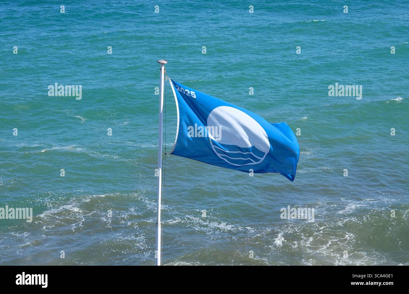 2025 drapeau clean beach award, sheringham, norfolk nord, angleterre Banque D'Images