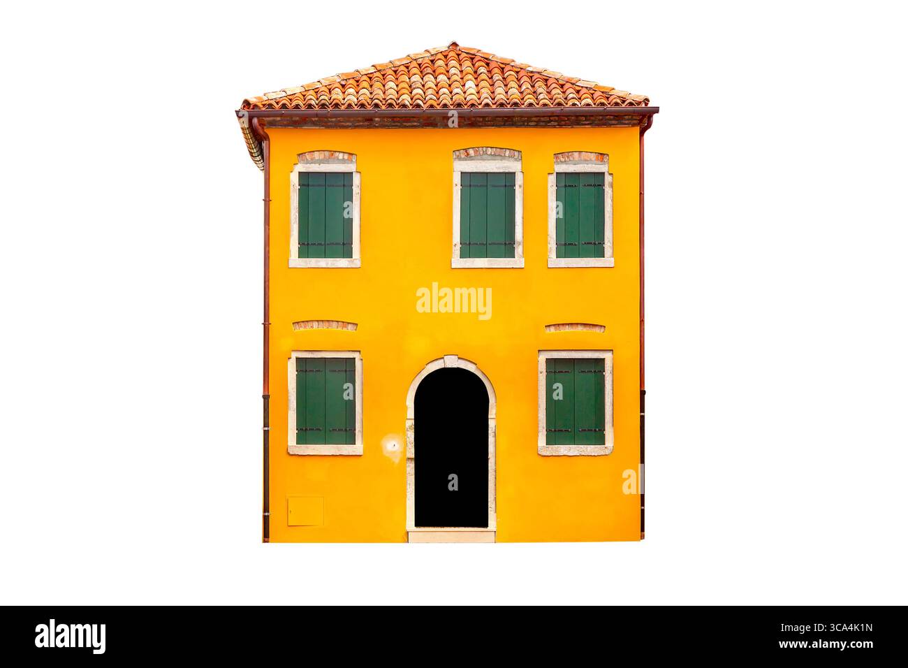 Belle maison colorée jaune vibrante à Burano, près de Venise en Italie isolé sur fond blanc. Banque D'Images