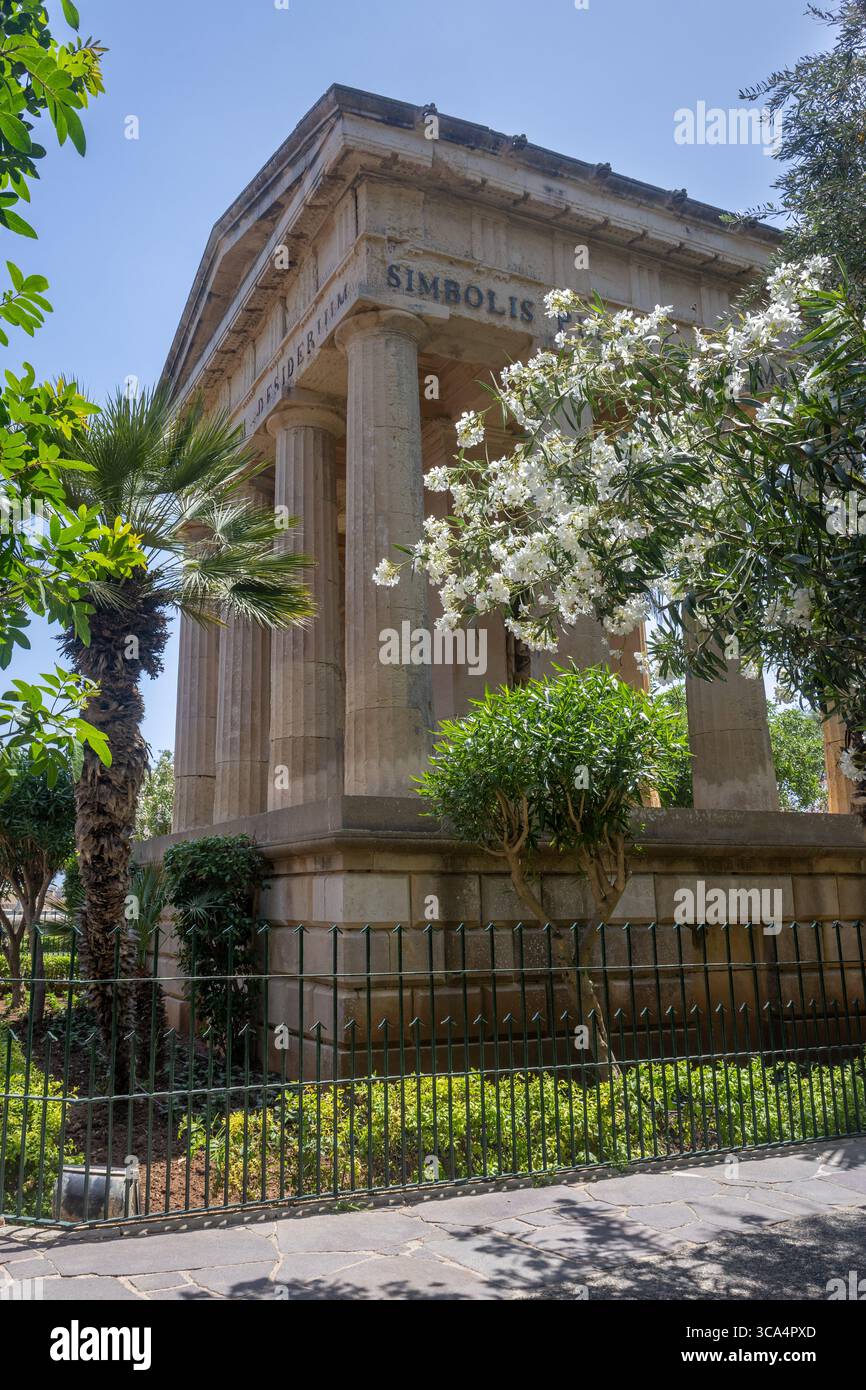 Les jardins inférieurs de Barrakka à la Valette, Malte. 1810 Monument à Sir Alexander Ball, commissaire civil britannique. Banque D'Images