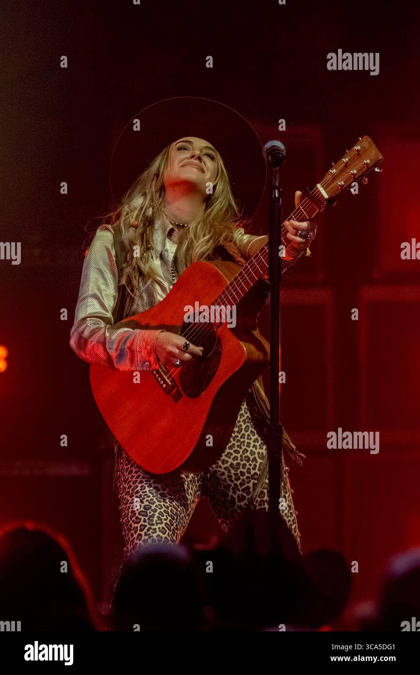 30 mars 2023, Milwaukee, Wisconsin, États-Unis : LAINEY WILSON au Rave de Milwaukee, Wisconsin (crédit image : © Daniel DeSlover/ZUMA Press Wire) Banque D'Images