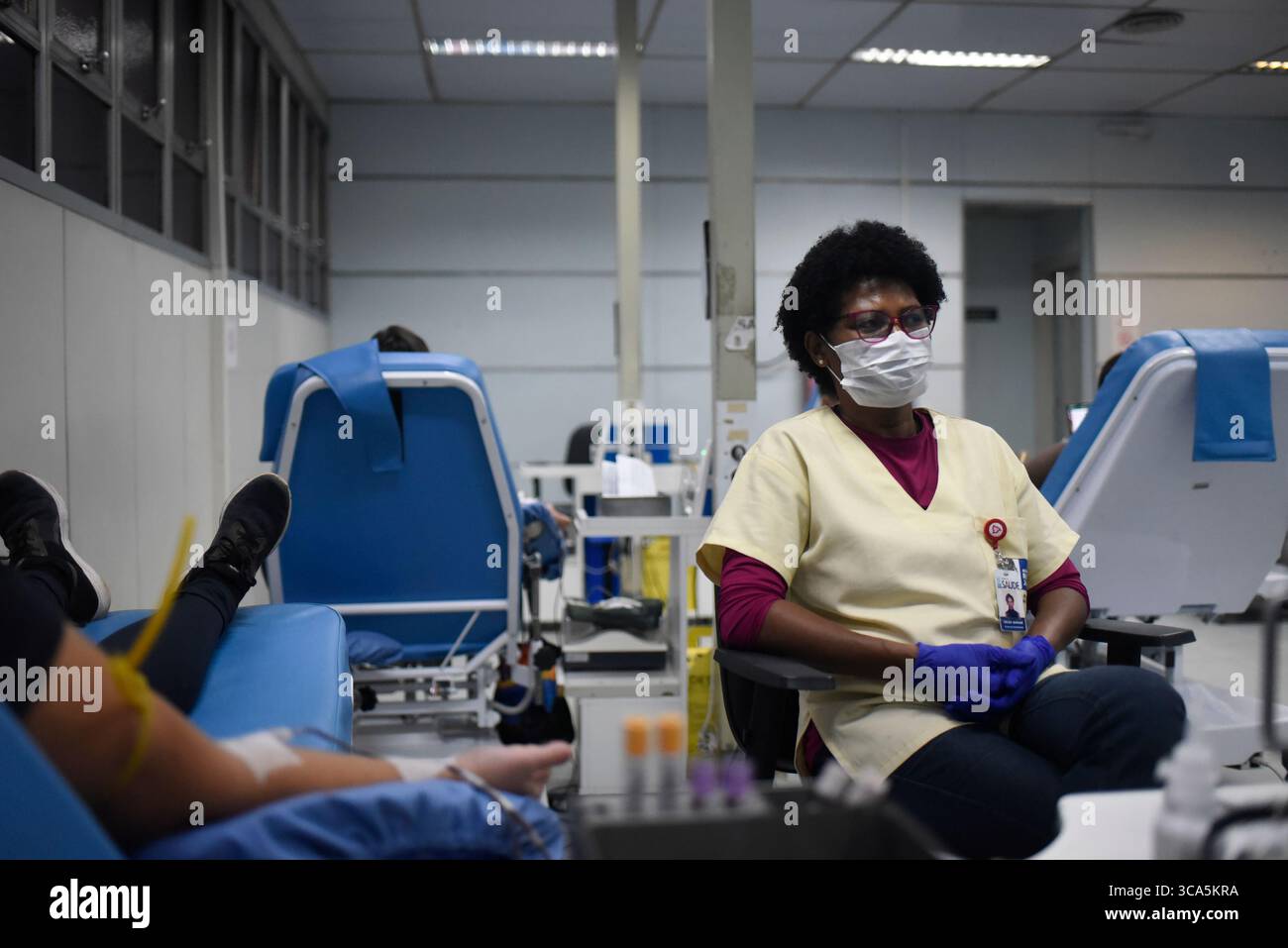 13 juin 2023 : RIO DE JANEIRO, BRÉSIL 14 JUIN : le 14 juin est la Journée mondiale du donneur de sang, les gens qui donnent du sang à HemoRio, zone centrale de la ville, la Journée mondiale du donneur de sang est née comme une initiative pour célébrer les gens qui donnent du sang à d'autres et sensibiliser à l'importance de cette attitude..... Le 14 juin a été choisi parce que c'était l'anniversaire de Karl Landsteiner, le chercheur responsable de la classification des groupes sanguins, le système A B O, et découvreur du facteur RH. (Crédit image : © Fabio Teixeira/ZUMA Press Wire) Banque D'Images