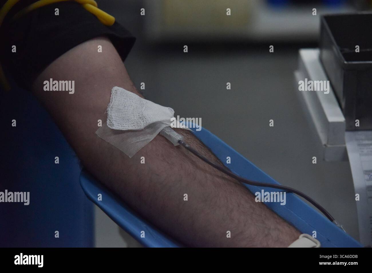 13 juin 2023 : RIO DE JANEIRO, BRÉSIL 14 JUIN : le 14 juin est la Journée mondiale du donneur de sang, les gens qui donnent du sang à HemoRio, zone centrale de la ville, la Journée mondiale du donneur de sang est née comme une initiative pour célébrer les gens qui donnent du sang à d'autres et sensibiliser à l'importance de cette attitude..... Le 14 juin a été choisi parce que c'était l'anniversaire de Karl Landsteiner, le chercheur responsable de la classification des groupes sanguins, le système A B O, et découvreur du facteur RH. (Crédit image : © Fabio Teixeira/ZUMA Press Wire) Banque D'Images