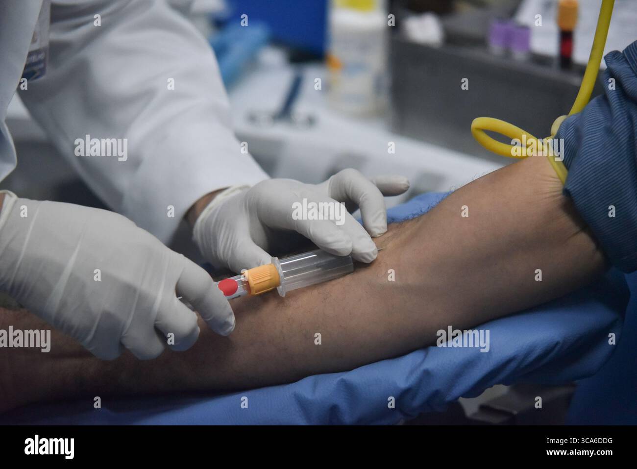 13 juin 2023 : RIO DE JANEIRO, BRÉSIL 14 JUIN : le 14 juin est la Journée mondiale du donneur de sang, les gens qui donnent du sang à HemoRio, zone centrale de la ville, la Journée mondiale du donneur de sang est née comme une initiative pour célébrer les gens qui donnent du sang à d'autres et sensibiliser à l'importance de cette attitude..... Le 14 juin a été choisi parce que c'était l'anniversaire de Karl Landsteiner, le chercheur responsable de la classification des groupes sanguins, le système A B O, et découvreur du facteur RH. (Crédit image : © Fabio Teixeira/ZUMA Press Wire) Banque D'Images