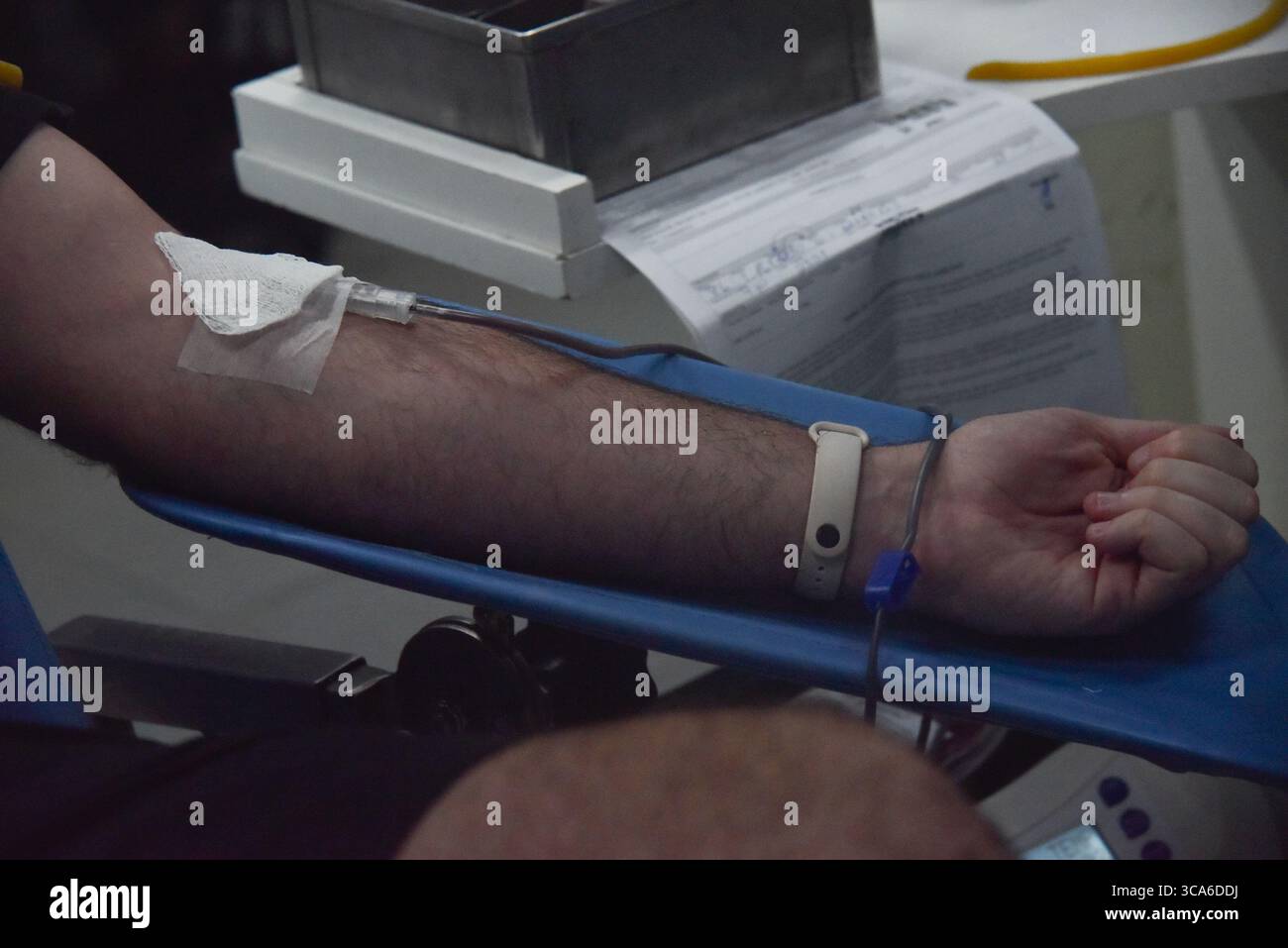 13 juin 2023 : RIO DE JANEIRO, BRÉSIL 14 JUIN : le 14 juin est la Journée mondiale du donneur de sang, les gens qui donnent du sang à HemoRio, zone centrale de la ville, la Journée mondiale du donneur de sang est née comme une initiative pour célébrer les gens qui donnent du sang à d'autres et sensibiliser à l'importance de cette attitude..... Le 14 juin a été choisi parce que c'était l'anniversaire de Karl Landsteiner, le chercheur responsable de la classification des groupes sanguins, le système A B O, et découvreur du facteur RH. (Crédit image : © Fabio Teixeira/ZUMA Press Wire) Banque D'Images