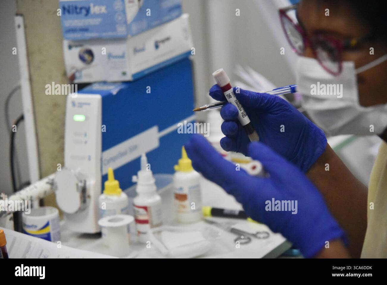 13 juin 2023 : RIO DE JANEIRO, BRÉSIL 14 JUIN : le 14 juin est la Journée mondiale du donneur de sang, les gens qui donnent du sang à HemoRio, zone centrale de la ville, la Journée mondiale du donneur de sang est née comme une initiative pour célébrer les gens qui donnent du sang à d'autres et sensibiliser à l'importance de cette attitude..... Le 14 juin a été choisi parce que c'était l'anniversaire de Karl Landsteiner, le chercheur responsable de la classification des groupes sanguins, le système A B O, et découvreur du facteur RH. (Crédit image : © Fabio Teixeira/ZUMA Press Wire) Banque D'Images