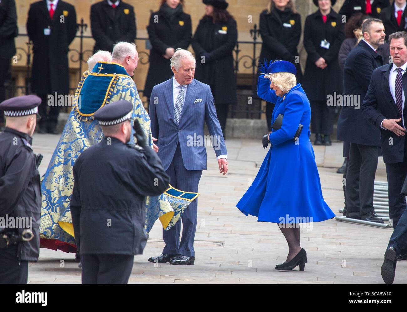 13 mars 2023, Londres, Angleterre, Royaume-Uni : le roi CHARLES III et la reine Consort CAMILLA sont vus arriver à l'abbaye de Westminster pour le service du jour du Commonwealth. (Crédit image : © Tayfun Salci/ZUMA Press Wire) Banque D'Images