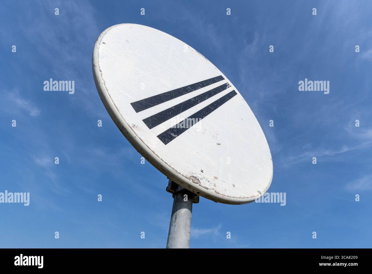 Panneau routier néerlandais : fin de toutes les restrictions imposées par les panneaux de signalisation Banque D'Images