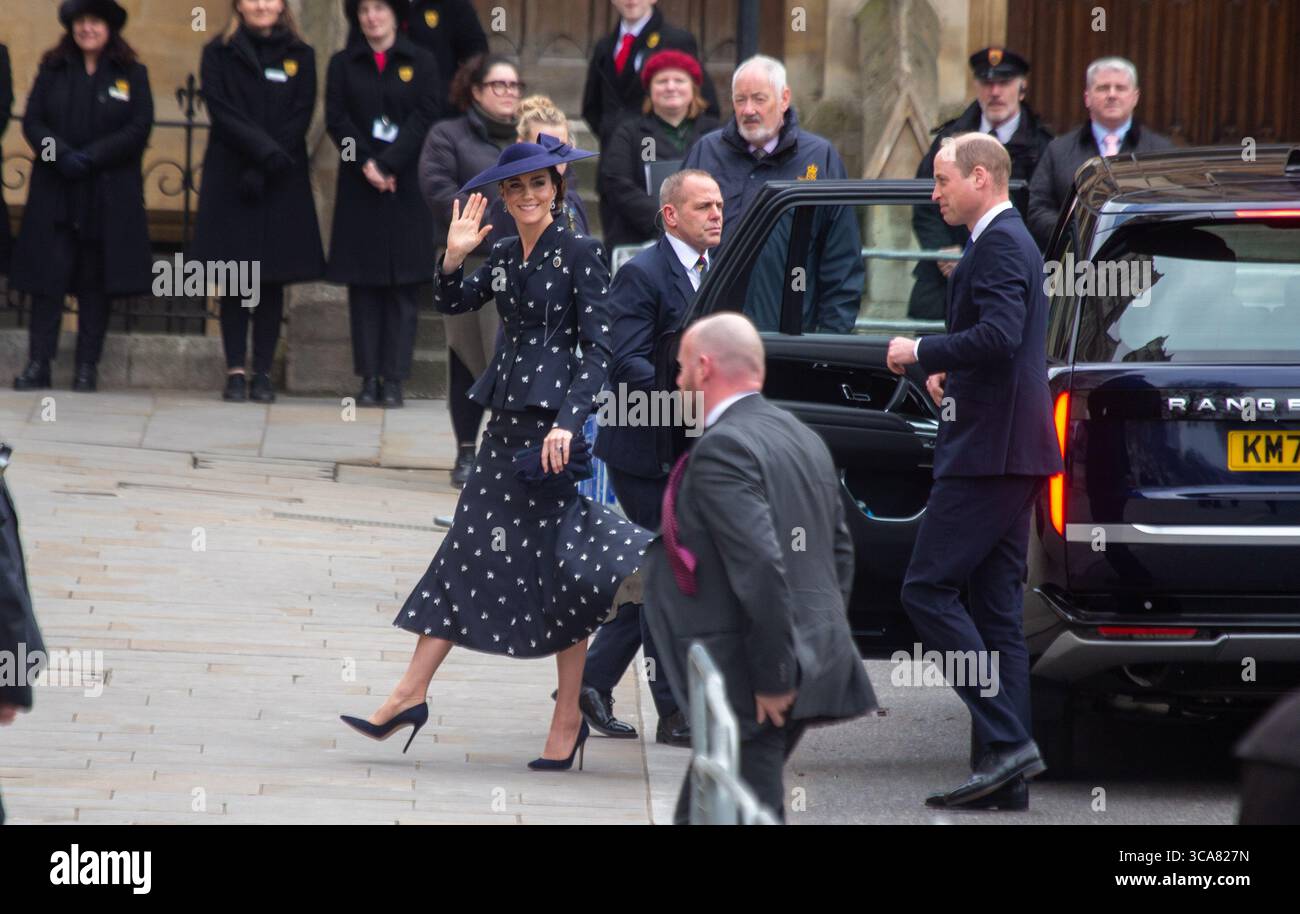 13 mars 2023, Londres, Angleterre, Royaume-Uni : le prince de WalesWILLIAM et la princesse de Galles CATHERINE sont vus arriver à l'abbaye de Westminster pour le service du jour du Commonwealth. (Crédit image : © Tayfun Salci/ZUMA Press Wire) Banque D'Images