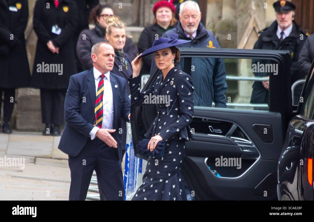 13 mars 2023, Londres, Angleterre, Royaume-Uni : la princesse de Galles CATHERINE est vue arriver à l'abbaye de Westminster pour le service du Commonwealth. (Crédit image : © Tayfun Salci/ZUMA Press Wire) Banque D'Images