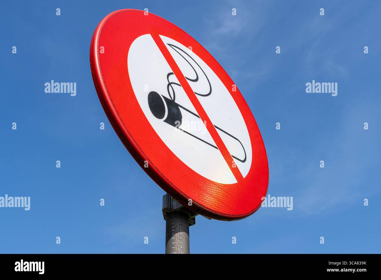 Panneau routier néerlandais : ne pas fumer Banque D'Images