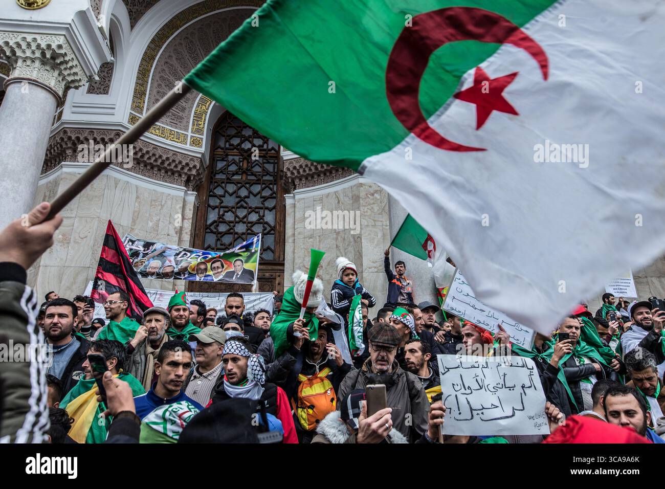 22 mars 2019, Alger, Alger, Algérie : le mouvement Hirak célèbre son 2ème anniversaire. Ce soulèvement populaire a certes conduit au départ d’Abdelaziz Bouteflika mais sans changer le système politique actuel. Ces photos retracent les manifestations dans la capitale algérienne à Alger. (Crédit image : © Sadak Souici/ZUMA Press Wire) Banque D'Images