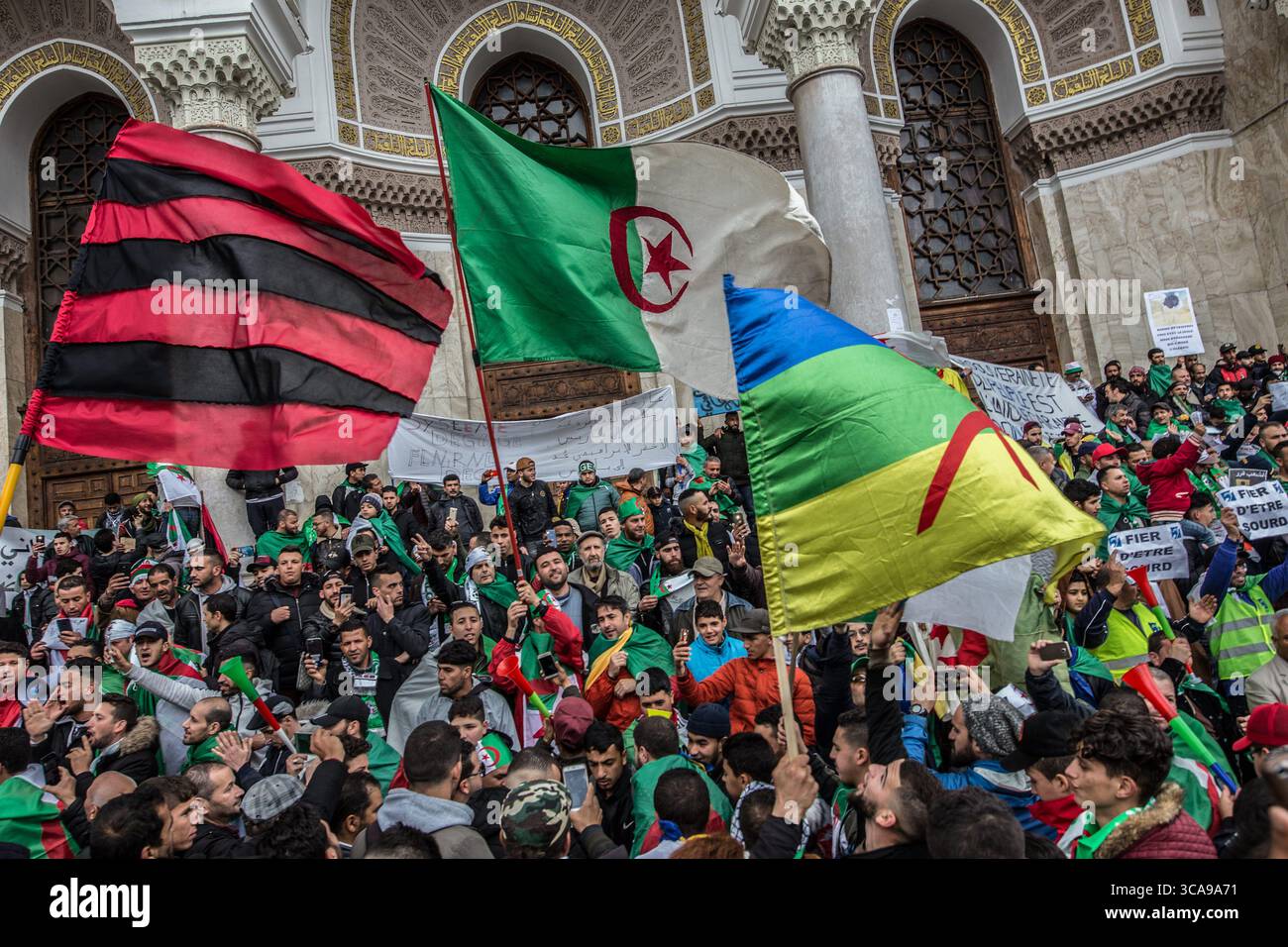 22 mars 2019, Alger, Alger, Algérie : le mouvement Hirak célèbre son 2ème anniversaire. Ce soulèvement populaire a certes conduit au départ d’Abdelaziz Bouteflika mais sans changer le système politique actuel. Ces photos retracent les manifestations dans la capitale algérienne à Alger. (Crédit image : © Sadak Souici/ZUMA Press Wire) Banque D'Images