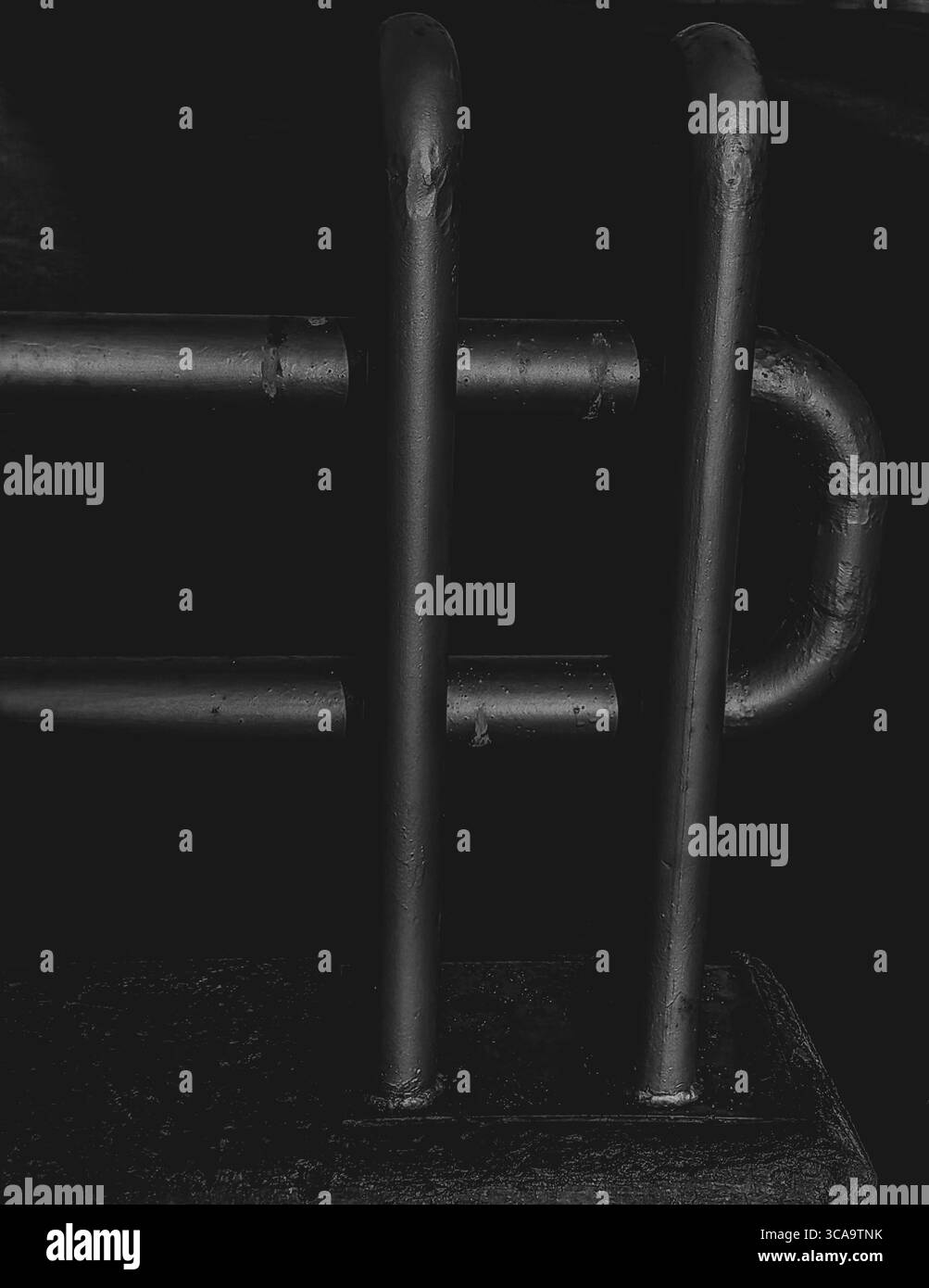 Rouille et fil – équilibre entre la pourriture et la structure Banque D'Images