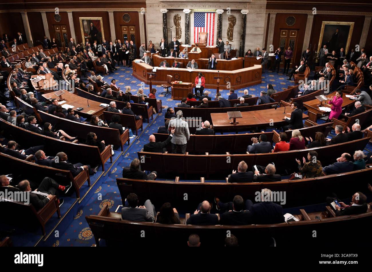 12 mai 2023 : Los Lawicadores votan en la votaciÃÂ³n nÃÂºmero 12 para elegir a un nuevo orador en el Capitolio de los EE. UU. en Washington, DC, el 6 de enero de 2023. La CÃÂmara de Representantes de los EE. despuÃÂ©s de no poder elegir un orador por tercer dÃÂ­a sacutivo. (Crédit image : © Olivier Douliery/la Nacion via ZUMA Press) Banque D'Images