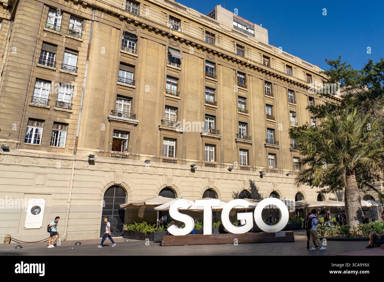 2 mars 2023, Santiago, région métropolitaine de Santiago, Chili : le panneau Santiago sur la Plaza de Armas de San Fernando devant le Portal Fernandez Concha, Santiago, Chili. (Crédit image : © Jon G. Fuller / Vwpics/VW pics via ZUMA Press Wire) Banque D'Images
