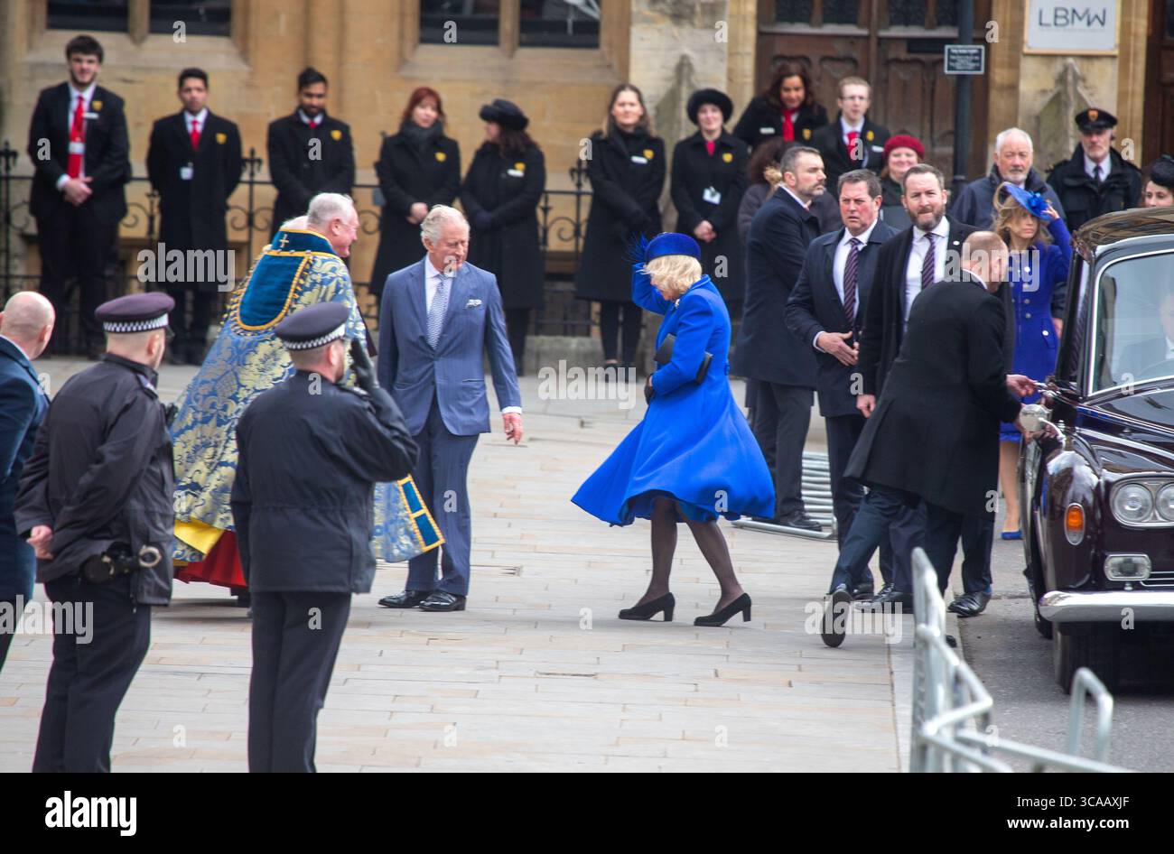 13 mars 2023, Londres, Angleterre, Royaume-Uni : le roi CHARLES III et la reine Consort CAMILLA sont vus arriver à l'abbaye de Westminster pour le service du jour du Commonwealth. (Crédit image : © Tayfun Salci/ZUMA Press Wire) Banque D'Images