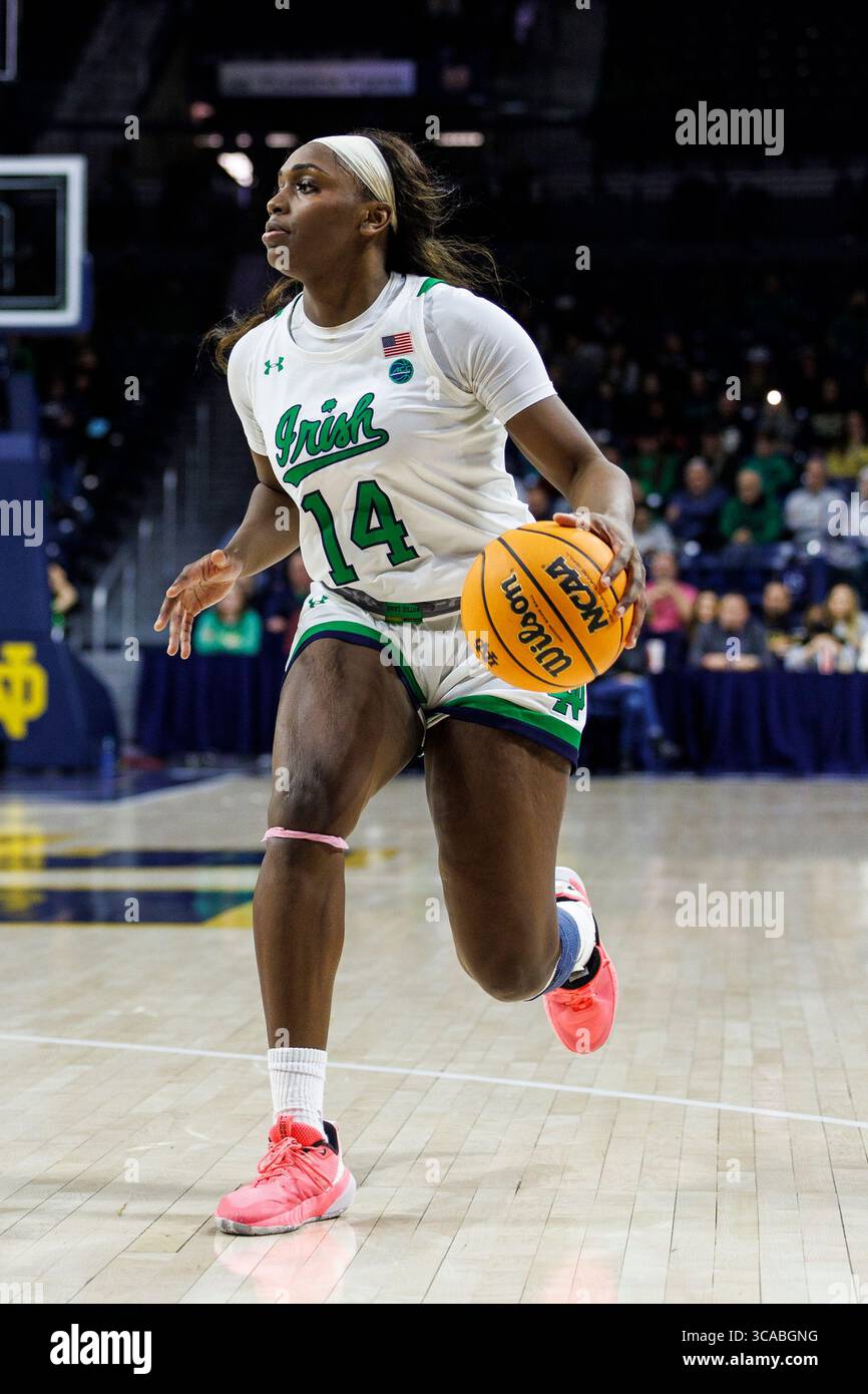16 février 2023 : le garde de notre Dame, le KK Bransford (14 ans), se dirige vers le panier lors d'un match de basket-ball féminin de la NCAA entre les Cardinals de Louisville et les Fighting Irish de notre Dame au Pavillon Purcell au Joyce Center à South Bend, Indiana. Notre Dame bat Louisville 78-76 en prolongation. John Mersits/CSM. (Crédit image : © John Mersits/CSM via ZUMA Press Wire) Banque D'Images