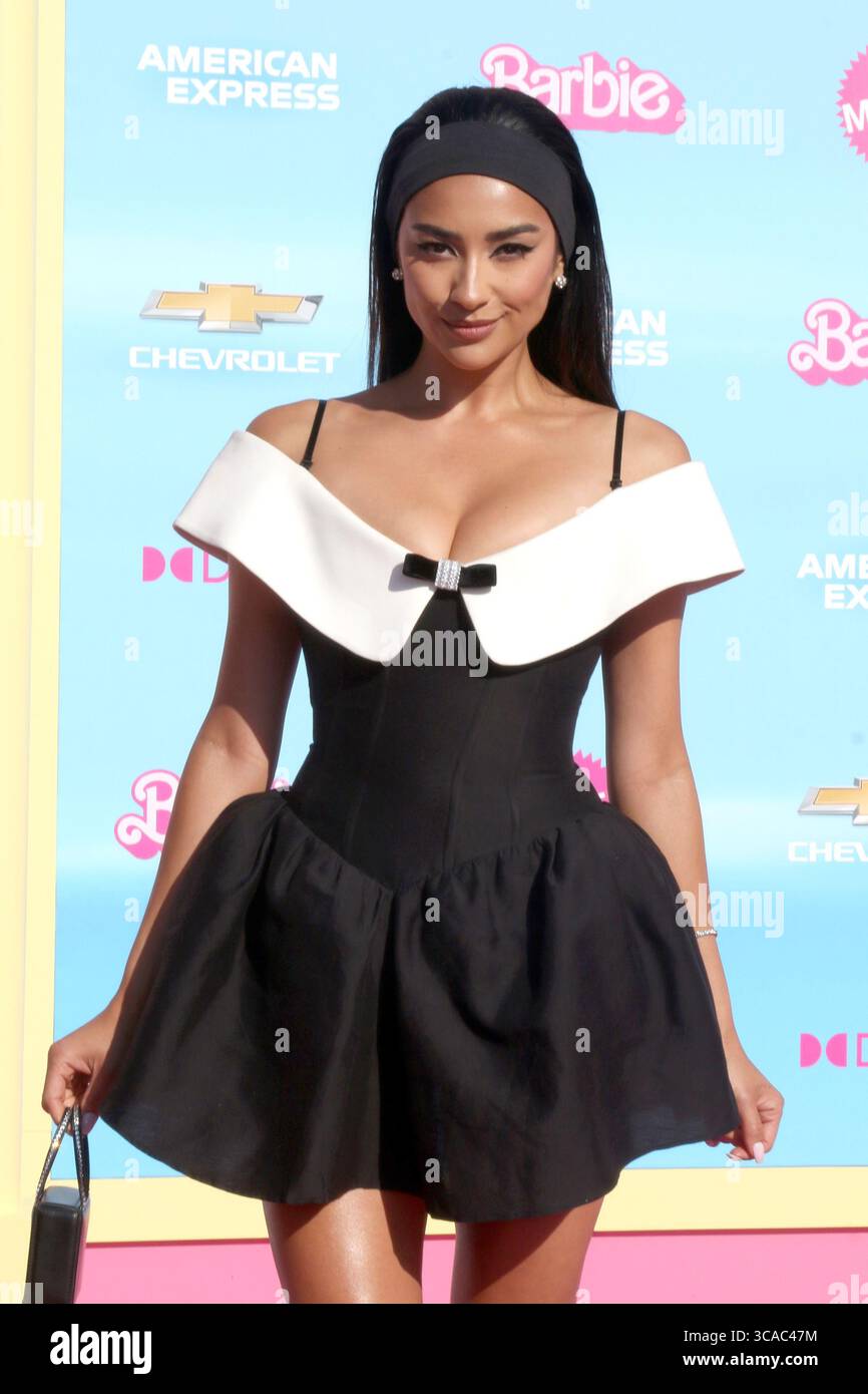 9 juillet 2023, Los Angeles, CA, États-Unis : LOS ANGELES - 9 juillet : Shay Mitchell à la première mondiale de Barbie au Shrine Auditorium le 9 juillet 2023 à Los Angeles, CA (crédit image : © Kathy Hutchins via ZUMA Press Wire) Banque D'Images