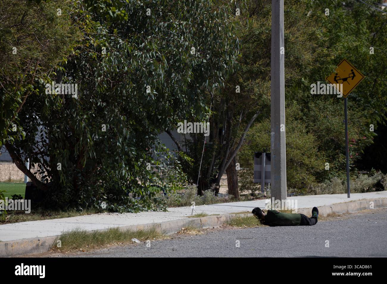 Soldat est sujet à gîte à Ciudad Juarez, surveillant la violence urbaine. Banque D'Images