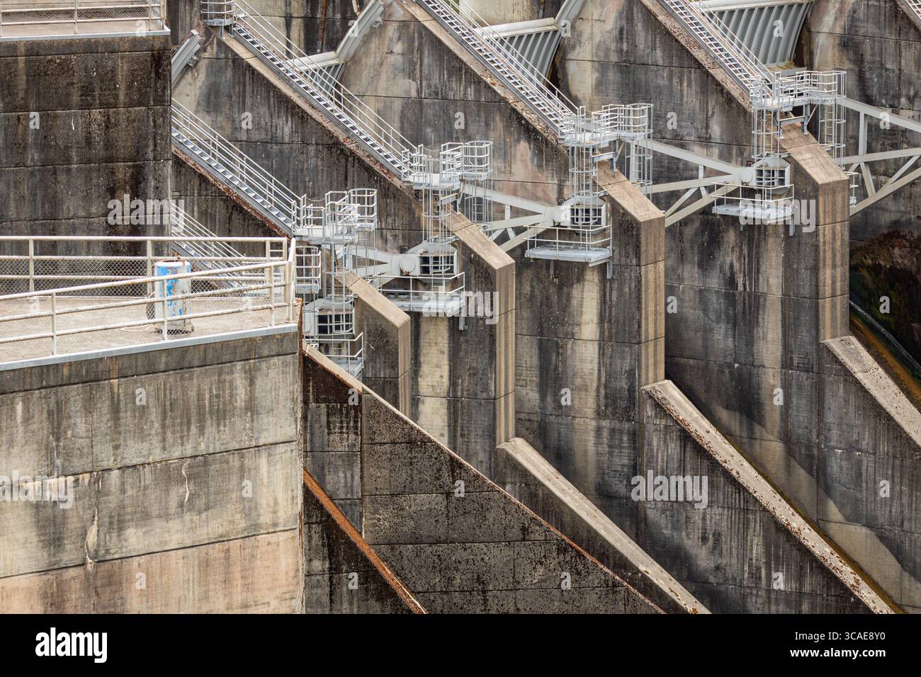 Lignes et architecture intéressantes au barrage de Mayfield dans l'État de Washington Banque D'Images