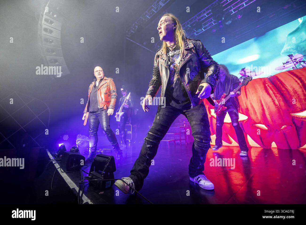 10 septembre 2023, Oslo, Copenhague, Norvège : Oslo, Norvège. 10 septembre 2023. Le groupe allemand de speed metal Helloween donne un concert au Sentrum Scene à Oslo. Ici, les chanteurs Michael Kiske (à gauche) et Andi Deris (à droite) sont vus en direct sur scène. (Crédit image : © Terje Dokken/Gonzales photo via ZUMA Press) Banque D'Images