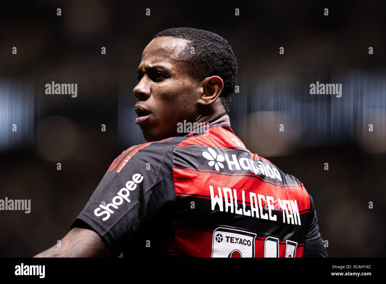 Belo Horizonte, Brésil. 07 août 2025. MG - BELO HORIZONTE - 08/06/2025 - BRAZIL CUP 2025, ATLETICO-MG x FLAMENGO - Wallace Yan, joueur de Flamengo, lors du match contre Atlético-MG au stade Arena MRV pour le championnat de la Coupe du Brésil 2025. Photo : Mateus Dutra/AGIF (photo de Mateus Dutra/AGIF/SIPA USA) crédit : Sipa US/Alamy Live News Banque D'Images