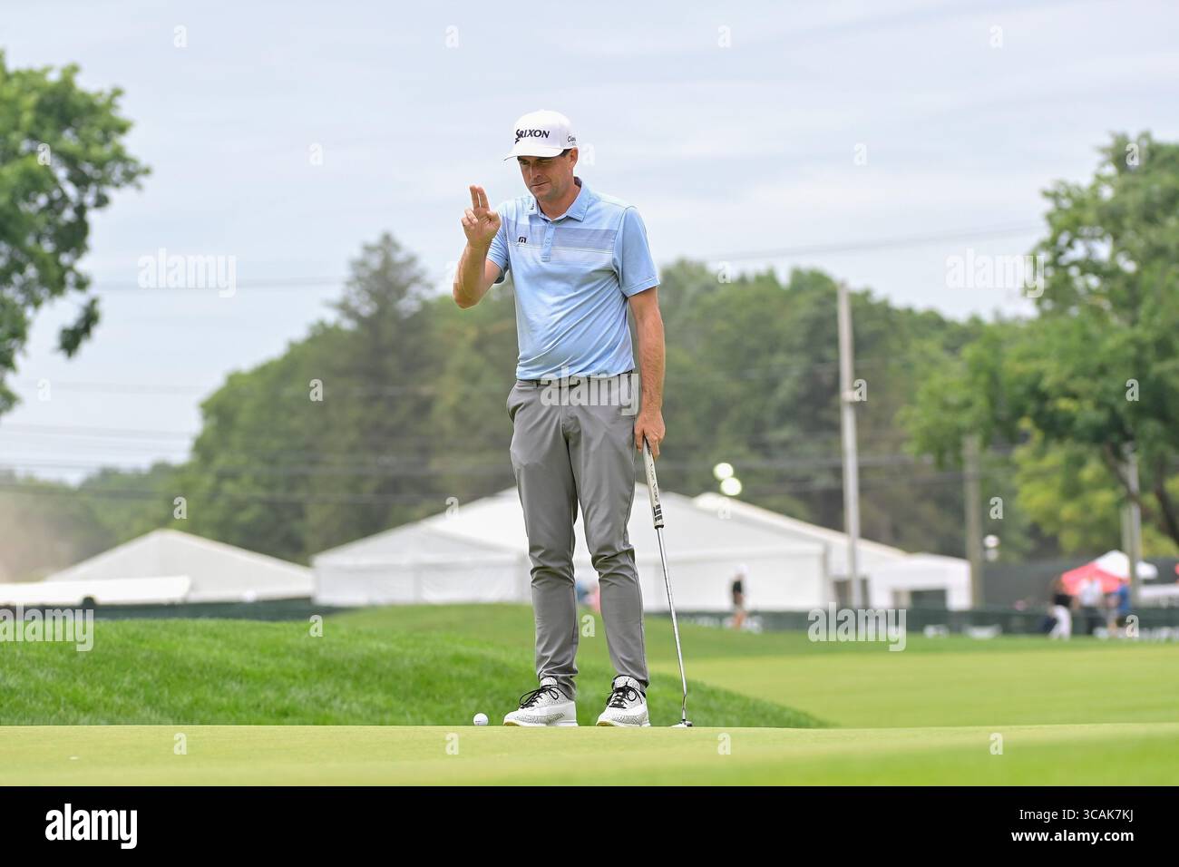22 juin 2023 : Keegan Bradley étudie son putt sur le neuvième green lors de la première manche du Travelers Championship à Cromwell CT. Crédit obligatoire Eric Canha/Cal Sport Media (crédit image : © Eric Canha/CSM via ZUMA Press Wire) Banque D'Images