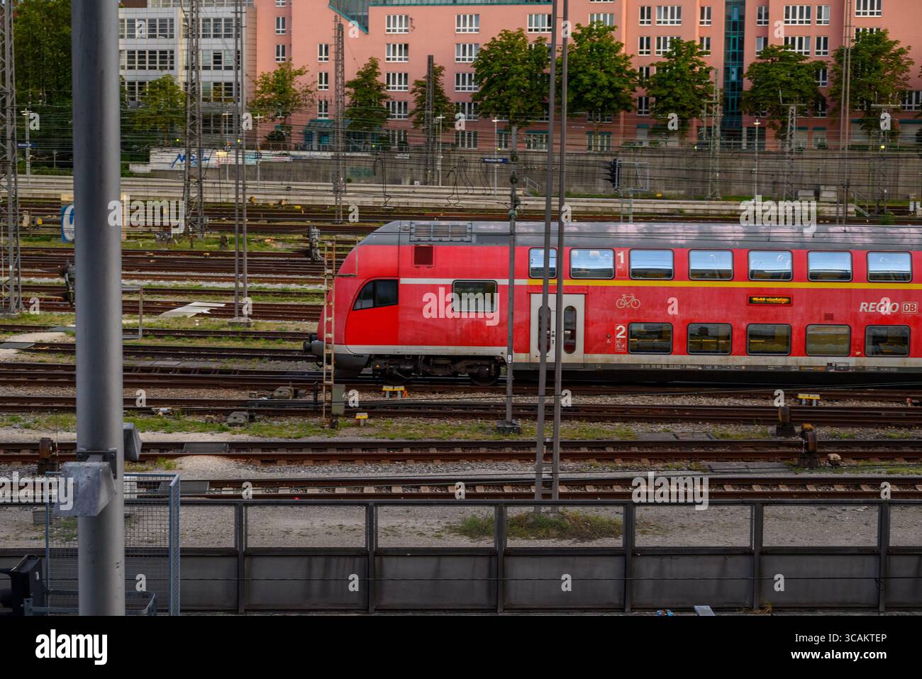 Trains à la gare centrale de Munchen Hauptbahnhof, gare principale de Munich, Allemagne, le 13 juillet 2025 Banque D'Images