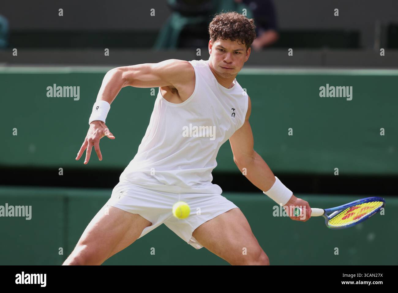Joueur de tennis américain Ben Shelton en action aux championnats de Wimbledon 2025, Londres, Angleterre, Royaume-Uni. Banque D'Images
