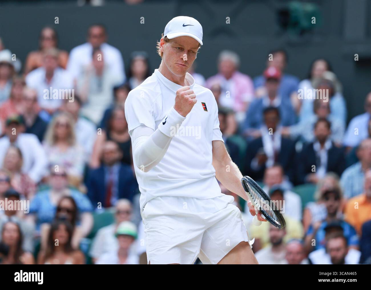 Le joueur de tennis italien Jannik Sinner (ITA) réagit aux Championnats de Wimbledon 2025, Londres, Angleterre, Royaume-Uni. Banque D'Images
