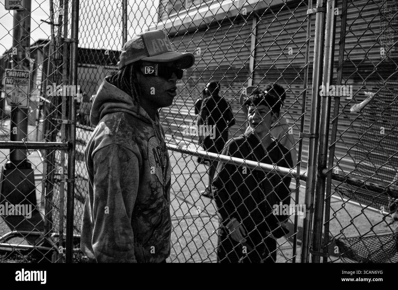 2 septembre 2023, Newark, New Jersey, États-Unis : Rapper LICORNE se connecte avec les fans après les 24 heures annuelles de paix organisées par la ville de Newark. L'événement 24 heures de la paix utilise la culture Hip Hop pour engager la communauté et avoir un dialogue significatif autour de questions importantes telles que la non-violence et la résolution des conflits.â€ les responsables ont déclaré (crédit image : © Brian Branch Price/ZUMA Press Wire) Banque D'Images