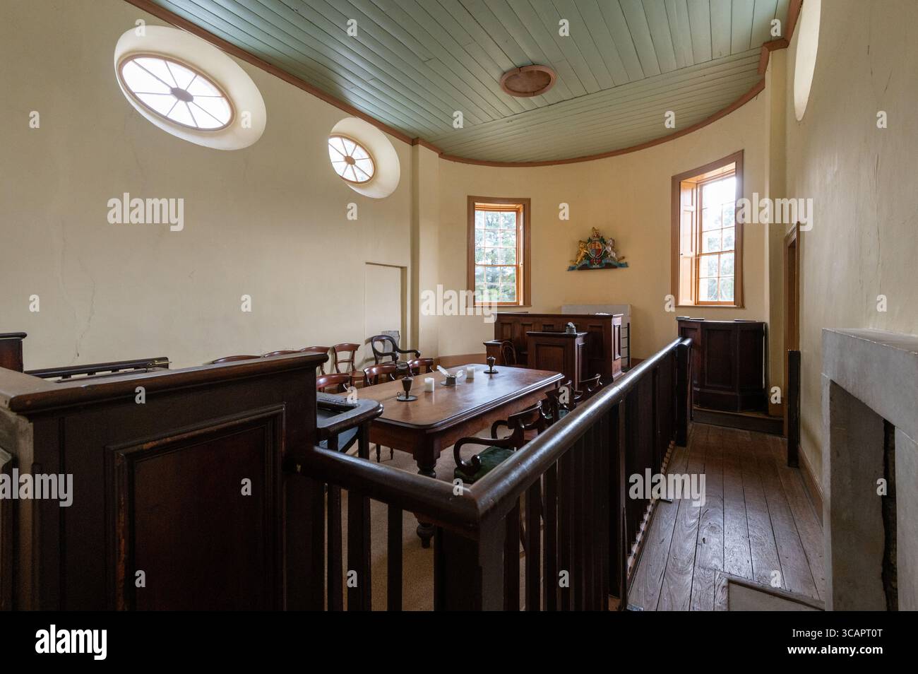 À l'intérieur du palais de justice historique dans le village pionnier historique de Hartley, à quelques minutes en voiture des Blue Mountains en Nouvelle-Galles du Sud, Australie. Le co Banque D'Images