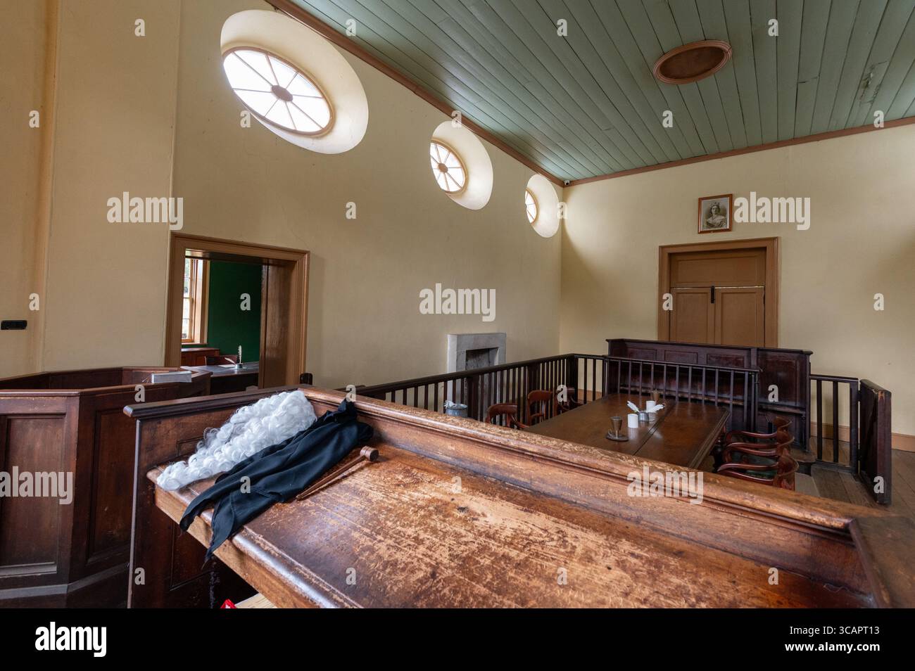 À l'intérieur du palais de justice historique dans le village pionnier historique de Hartley, à quelques minutes en voiture des Blue Mountains en Nouvelle-Galles du Sud, Australie. Le co Banque D'Images