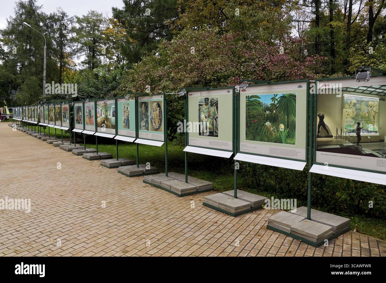 MOSCOU, RUSSIE - 22 SEPTEMBRE : reproductions de grands artistes dans le parc Sokolniki à Moscou le 22 septembre 2013. State Museum réalise l'action o Banque D'Images