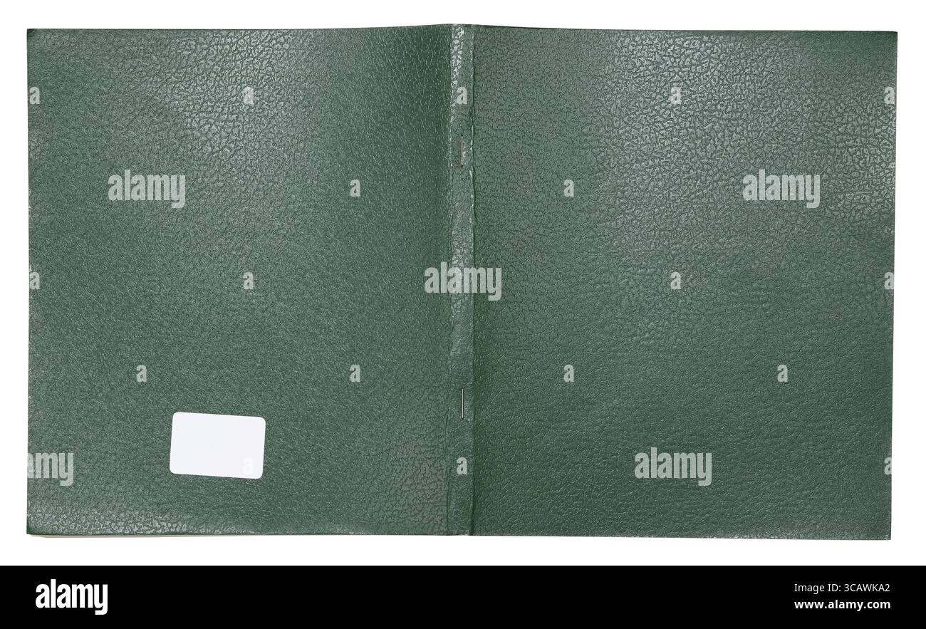 La couverture du carnet d'un étudiant ordinaire est en cuir artificiel vert. Isolé sur blanc avec patch Banque D'Images