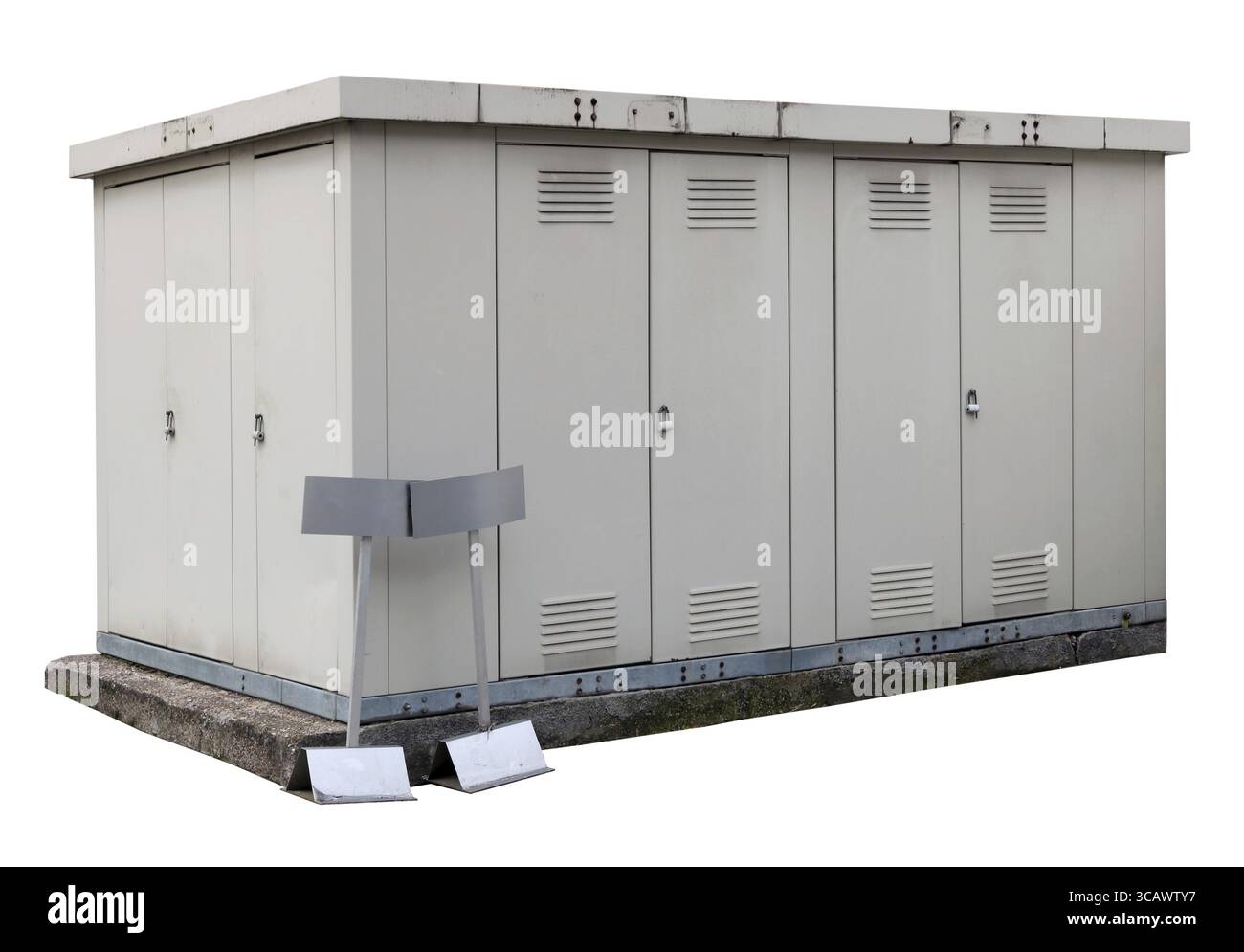 Rue rurale standard metal shed pour les compteurs d'énergie et de l'alimentation principale des commutateurs. Isolé avec patch Banque D'Images
