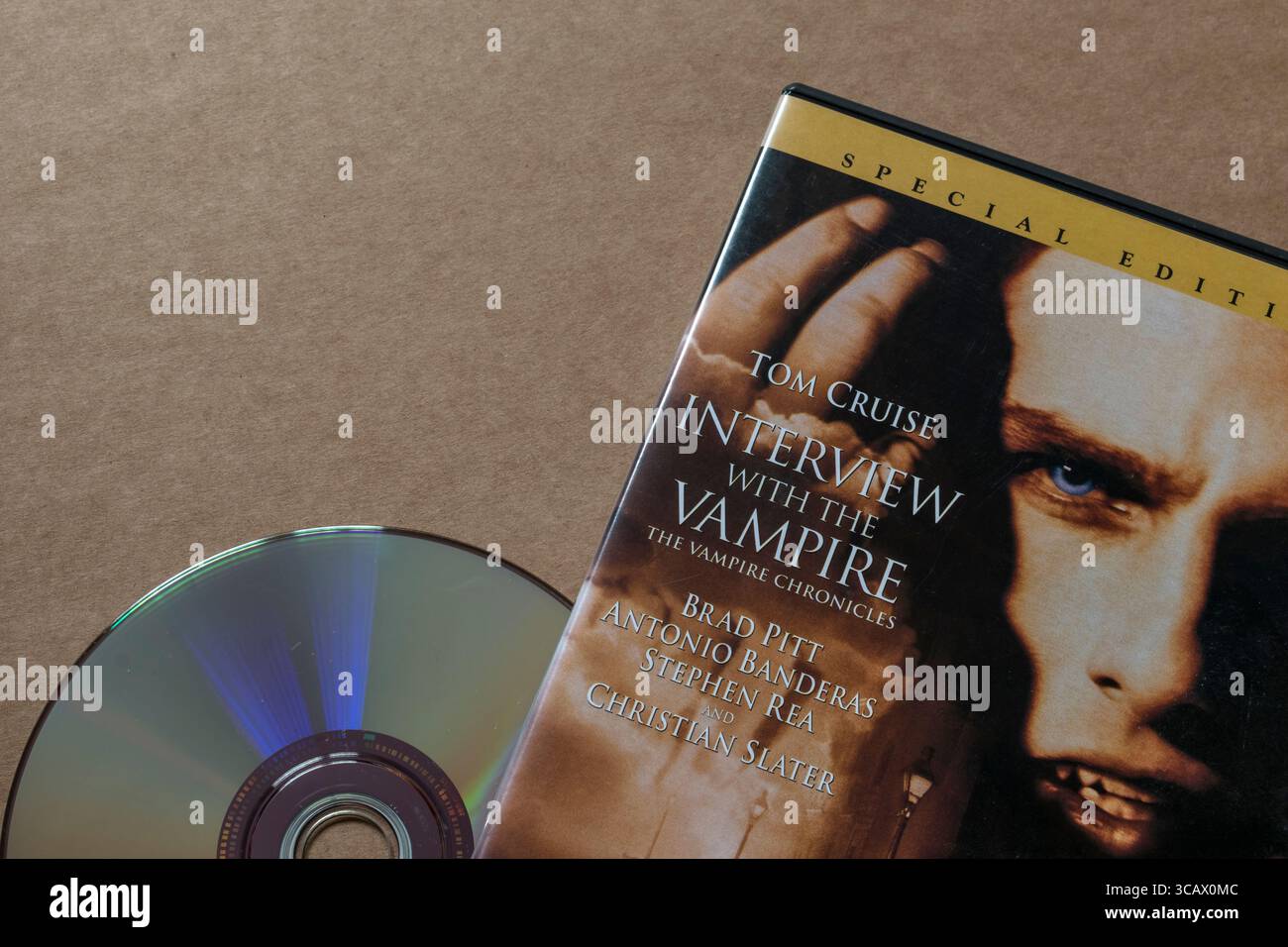 "Interview with the Vampire" CD avec pochette de DVD isolé sur fond vierge Banque D'Images