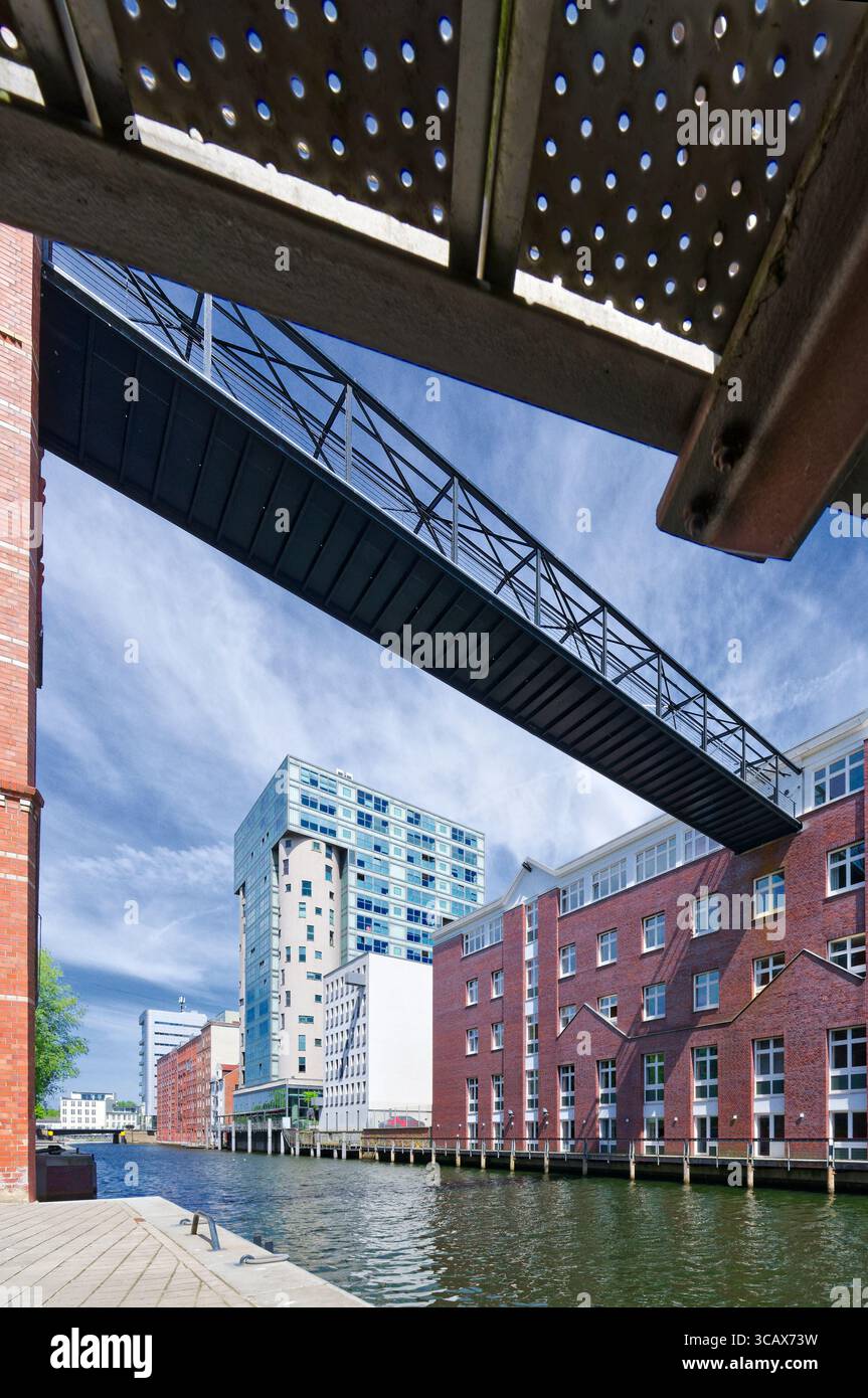 Immeuble de bureaux et quartier portuaire Schellerdamm autour de l'ancien silo à grains, Harburg, Hambourg, Allemagne Banque D'Images