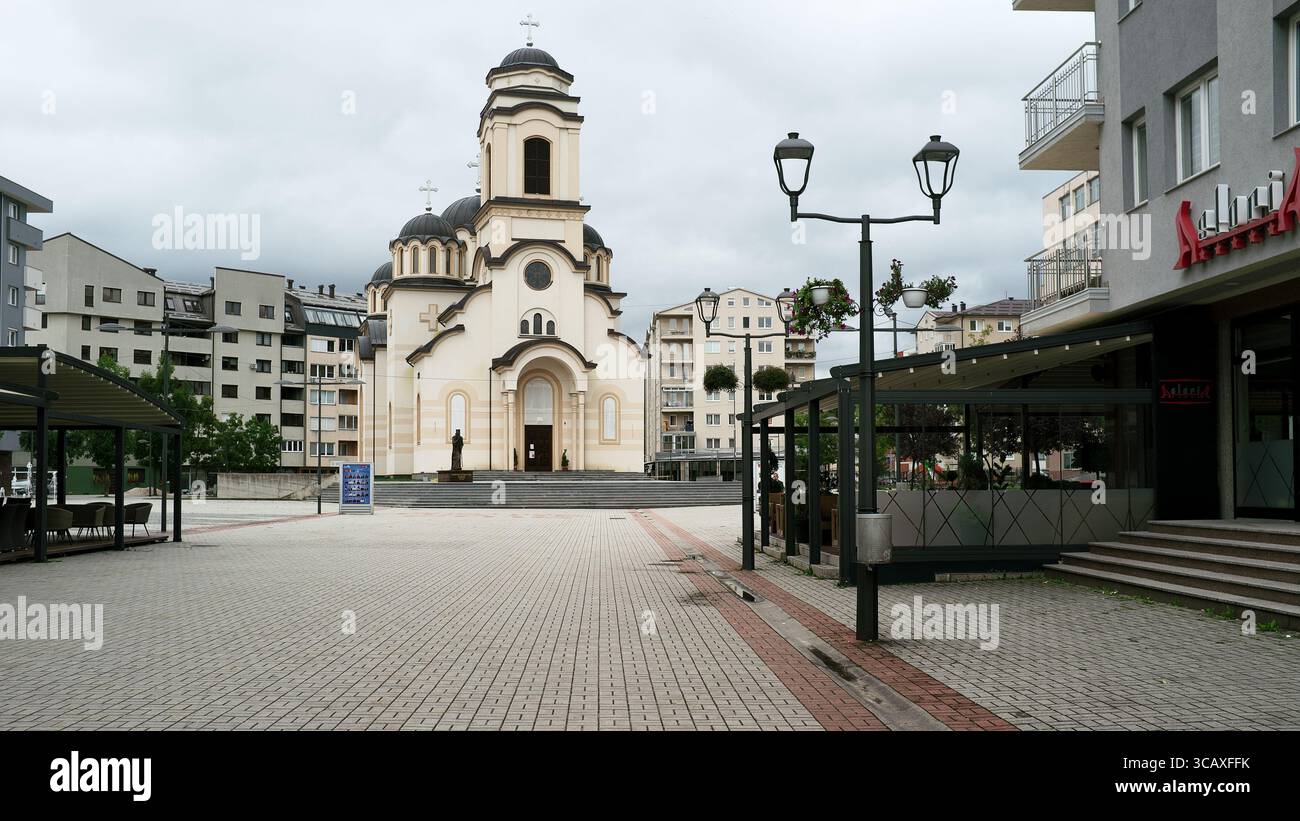 Temple du Conseil du Saint Archange Gabriel et zone piétonne à pale, Sarajevo, Bosnie-Herzégovine Banque D'Images