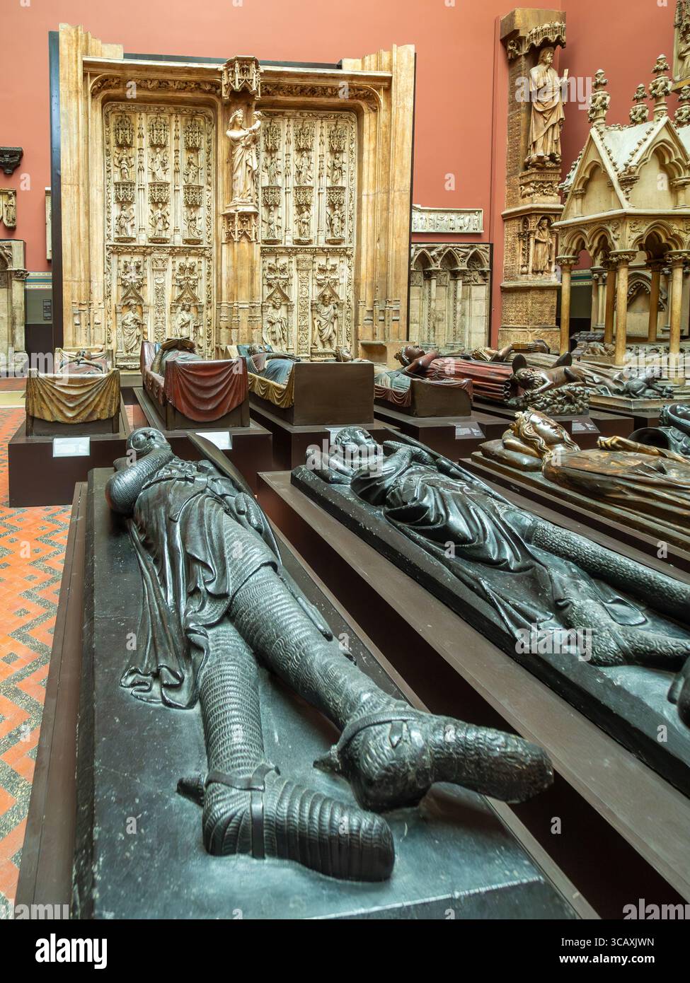 Reproductions en plâtre d'effigies de tombes médiévales de chevaliers et de noblesse dans les célèbres Cast courts du V&A Museum de Londres, Royaume-Uni. Banque D'Images